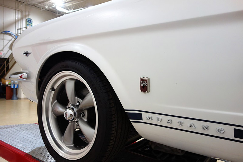 /1965-mustang-fastback-white